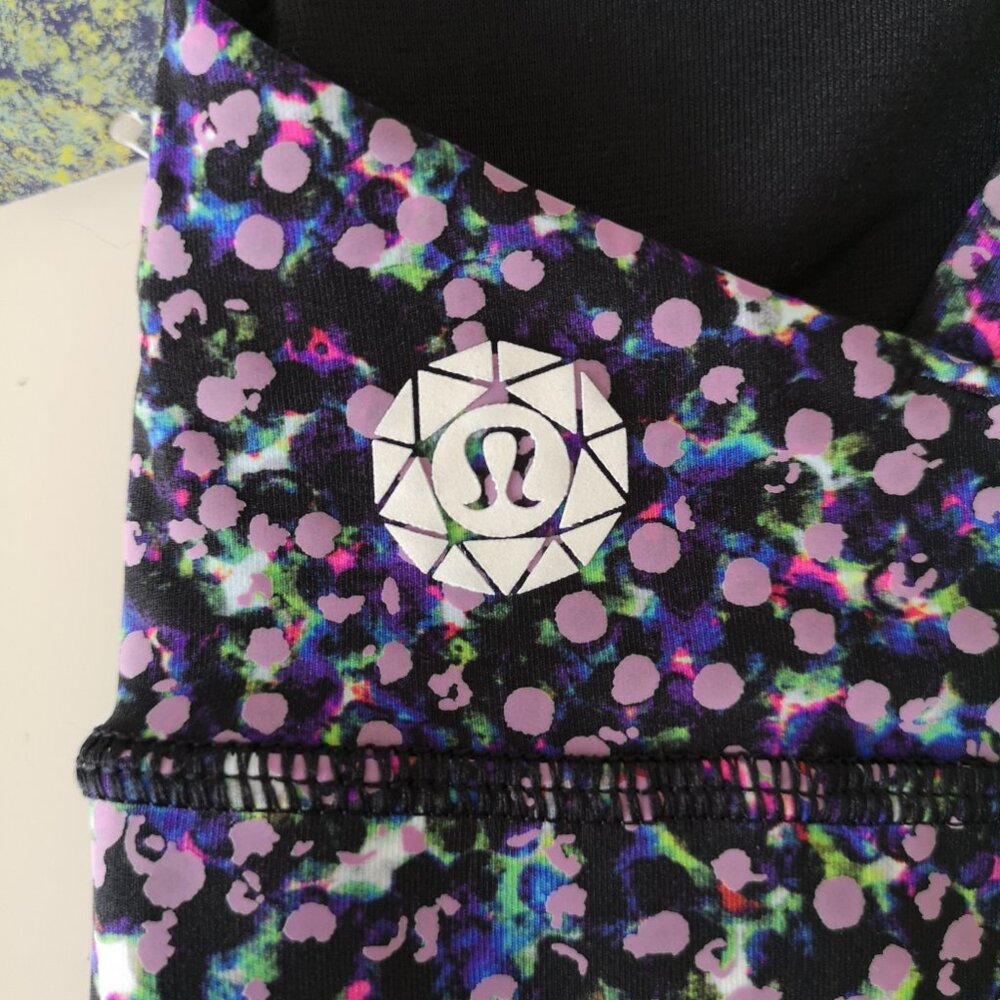 SOLD!  NWT LULULEMON SEAWHEEZE Reflective Print B/C Cup All Sport Energy Bra 4 - Picture 5 of 6